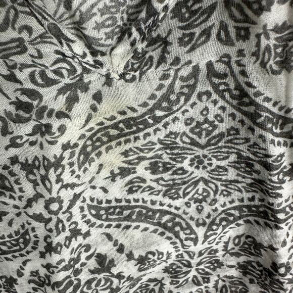 ROXY Top Size L Gray White Paisley 100% Cotton Sheer Scoop Neck Boho Chic STAIN - Picture 3 of 9